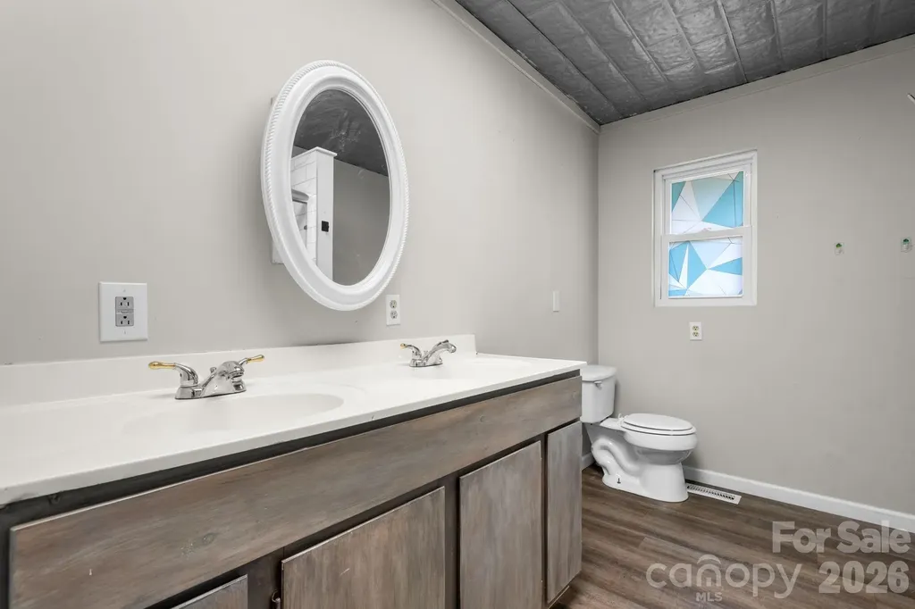 1604 4th Street NE Hickory NC 28601