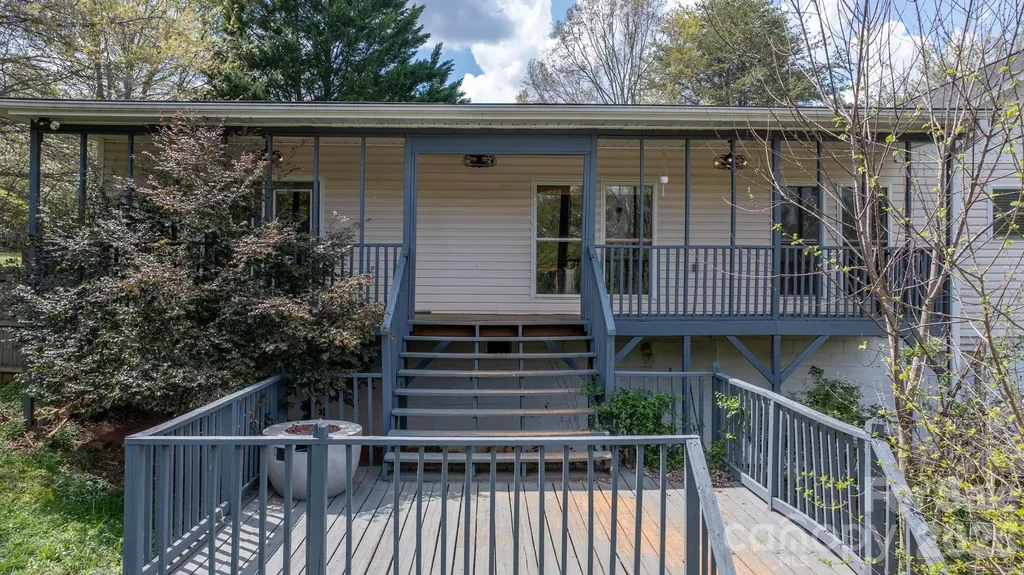 1604 4th Street NE Hickory NC 28601