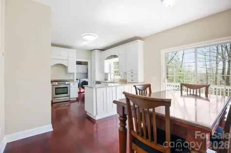 10 Eagle Drive Hendersonville NC 28792