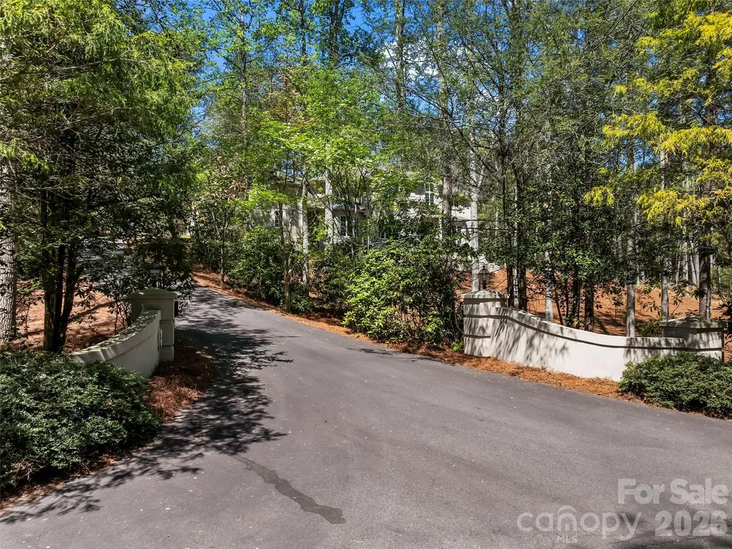 3 Fir Tree Lane Asheville NC 28803