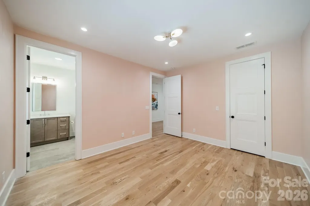 6006 Old Providence Lane Charlotte NC 28226