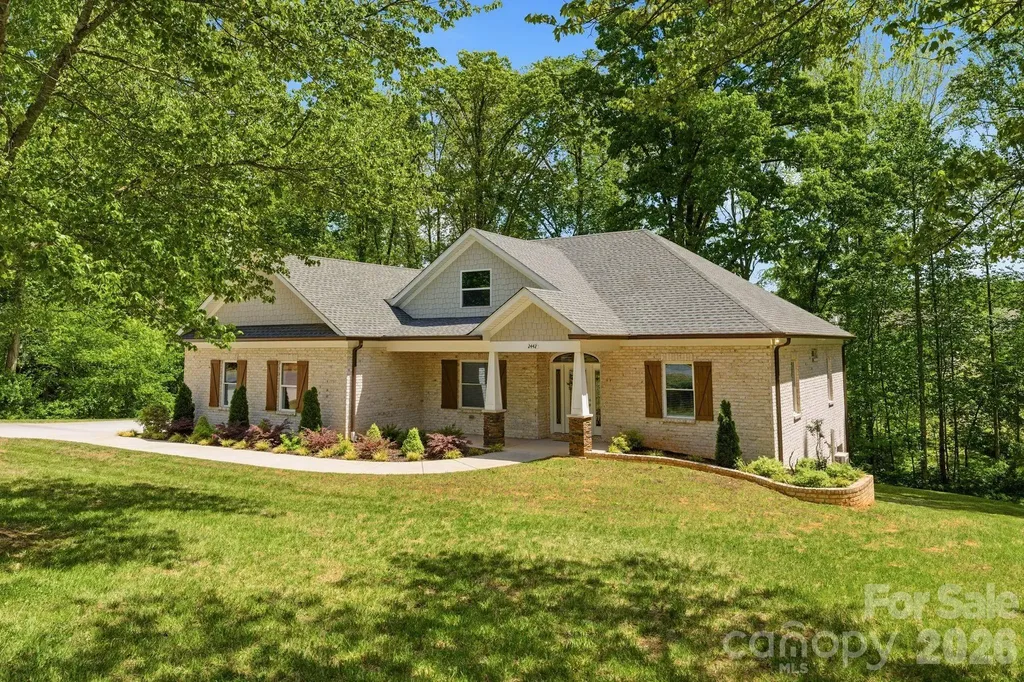2442 Falcon Lane Statesville NC 28625