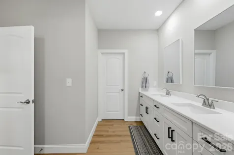 2442 Falcon Lane Statesville NC 28625