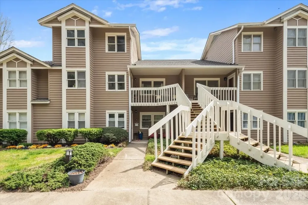 6 Willow Tree Run Asheville NC 28803