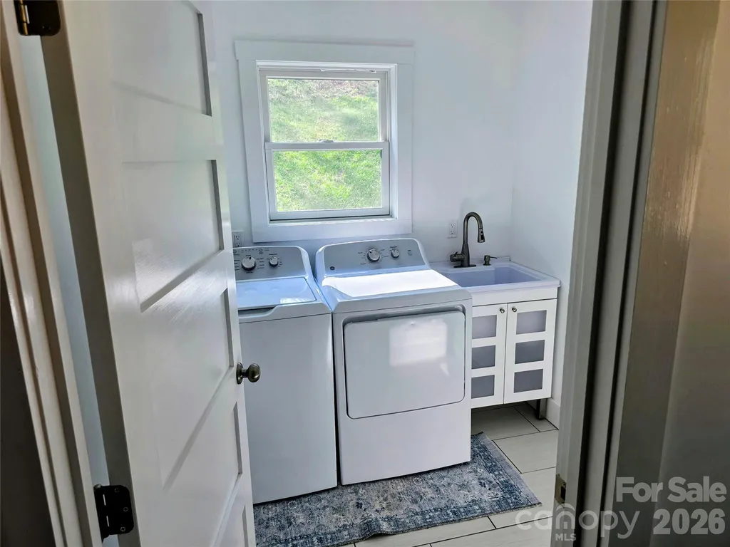 24 Salt Box Haven Burnsville NC 28714