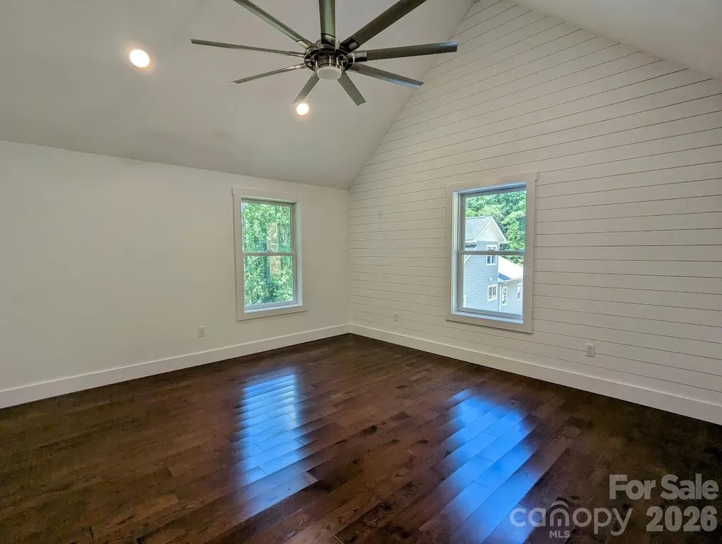 24 Salt Box Haven Burnsville NC 28714