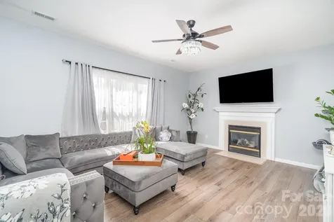 407 Goodloe Drive Charlotte NC 28262