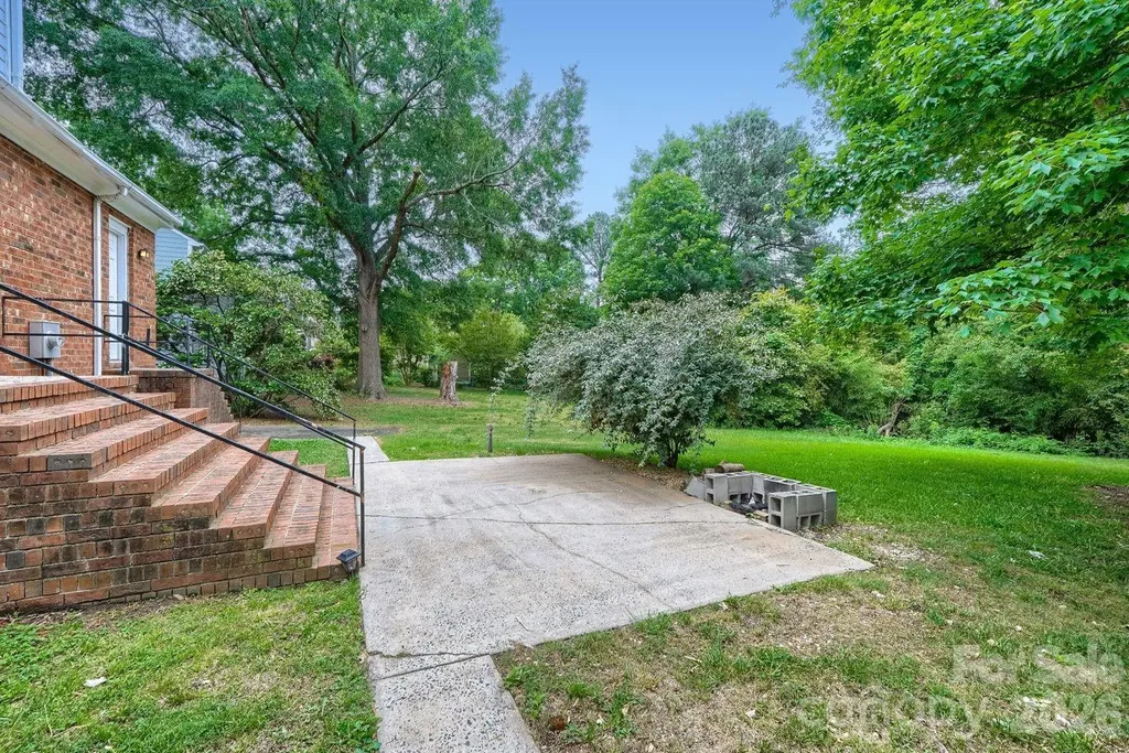 1628 Bonnie Lane Charlotte NC 28213