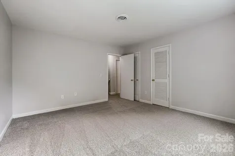 1628 Bonnie Lane Charlotte NC 28213