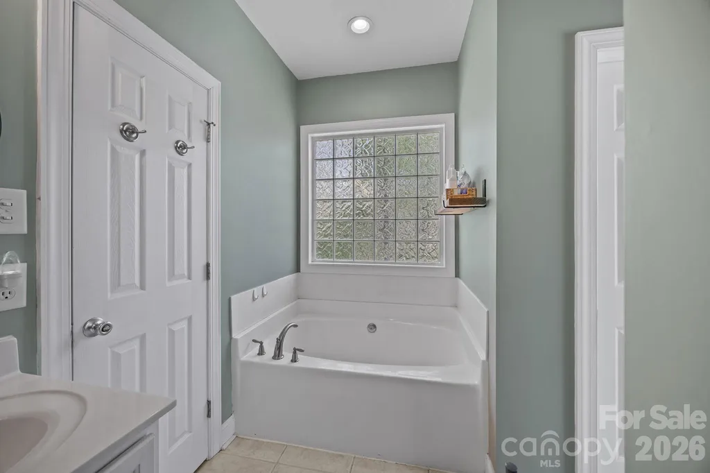 1667 Warwick Court Lincolnton NC 28092