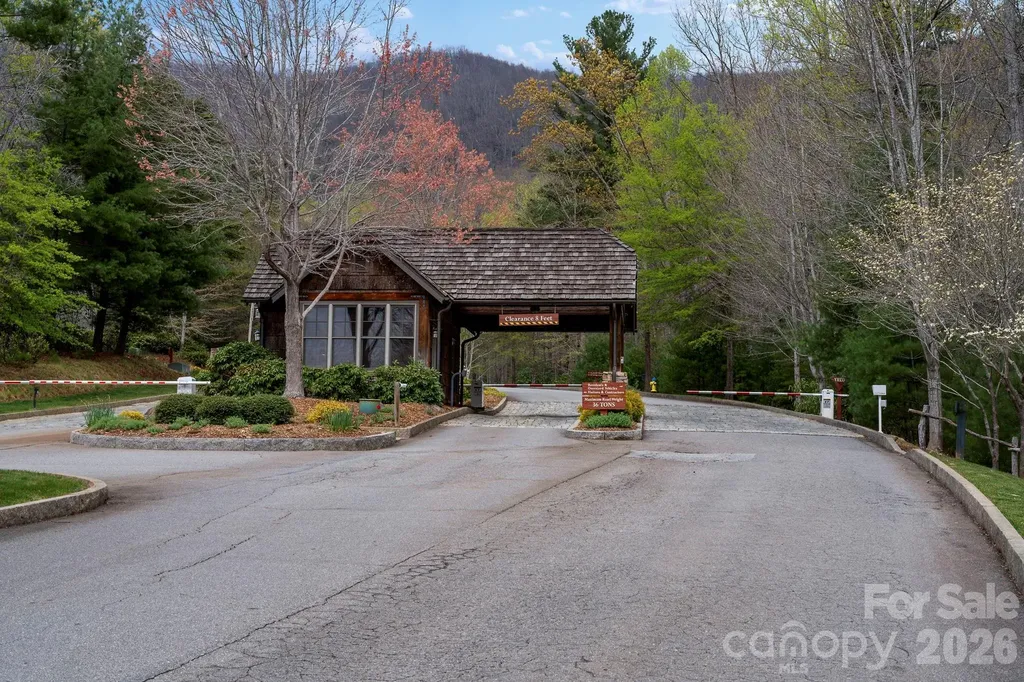 25 E Owl Creek Lane Fairview NC 28730