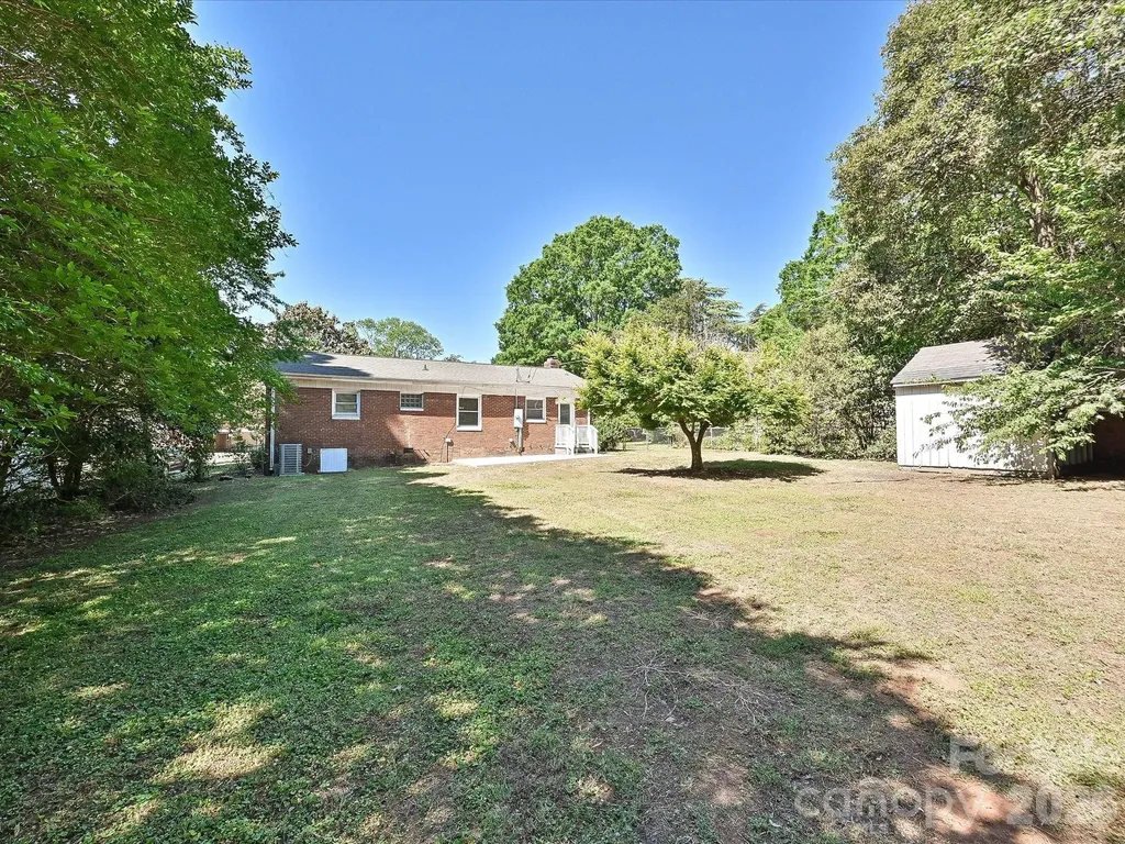 1913 Optimist Lane Charlotte NC 28205