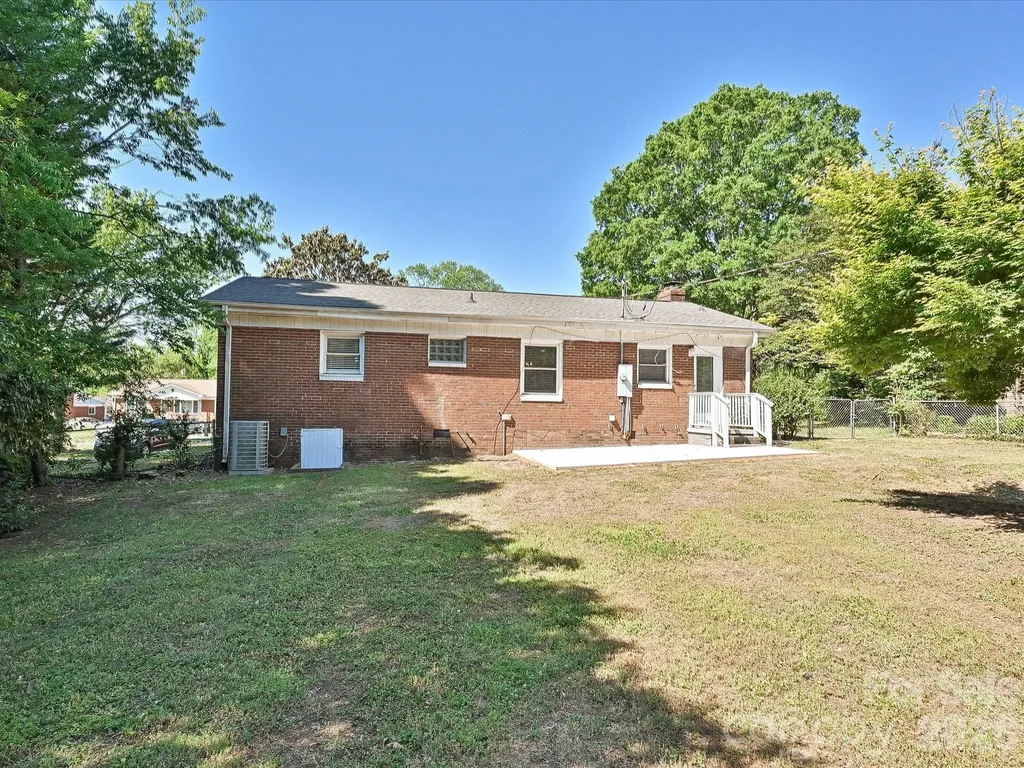 1913 Optimist Lane Charlotte NC 28205