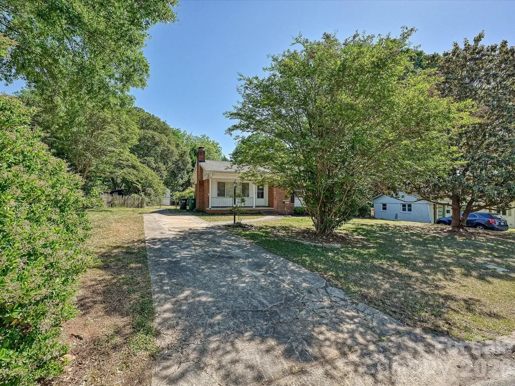 1913 Optimist Lane Charlotte NC 28205