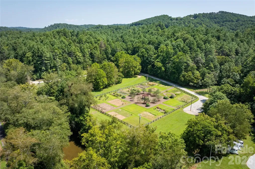 1638 Johns Ridge Parkway Lenoir NC 28645