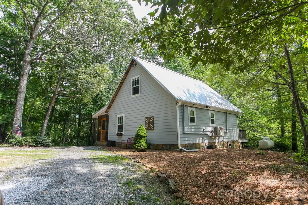 292 Wolf Creek Heights Almond NC 28702