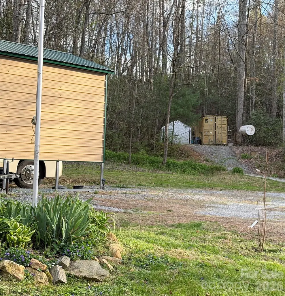 450 W Piney Mountain Road Whittier NC 28789
