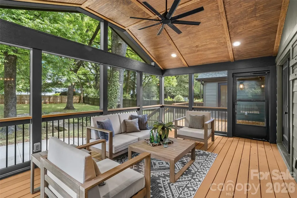 1542 Carolyn Drive Charlotte NC 28205