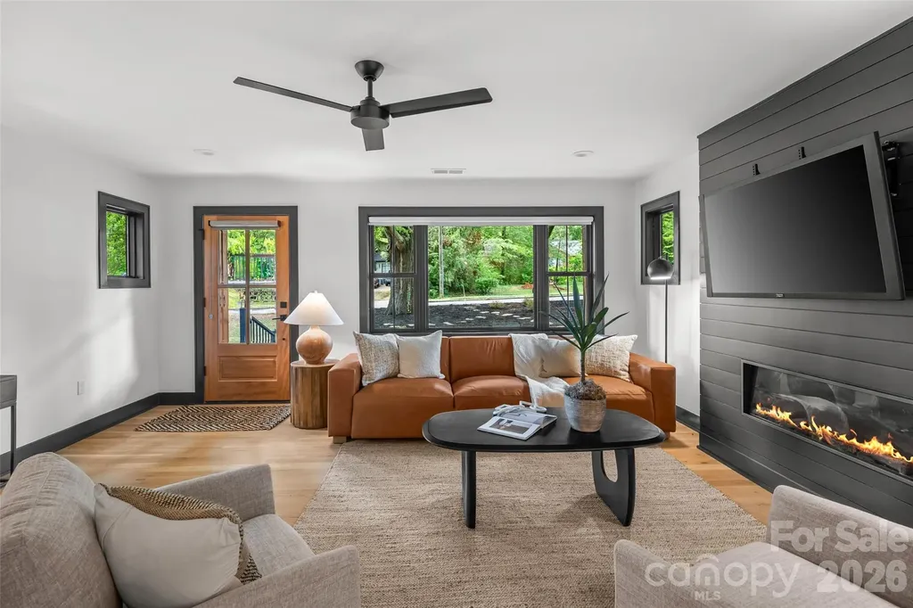 1542 Carolyn Drive Charlotte NC 28205