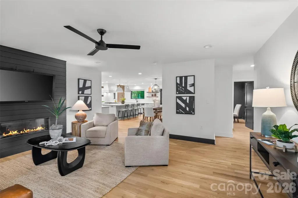 1542 Carolyn Drive Charlotte NC 28205