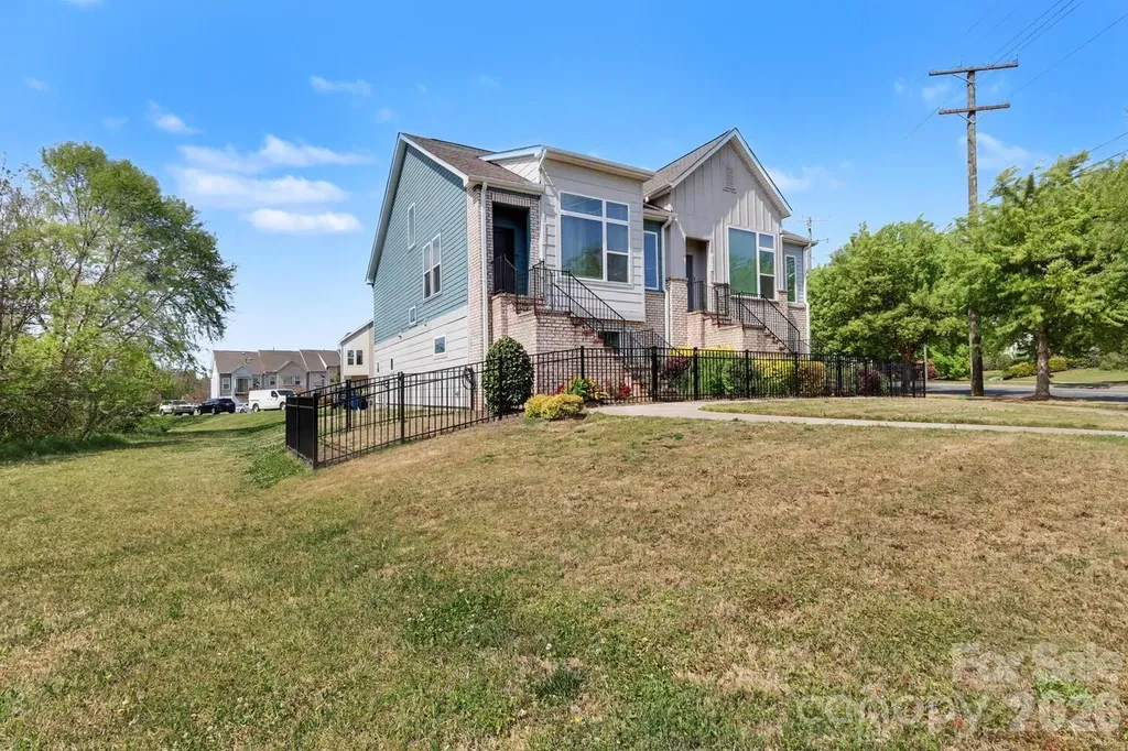 2007 Statesville Avenue Charlotte NC 28206
