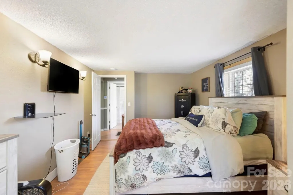 112 Gibbs Street Hendersonville NC 28739