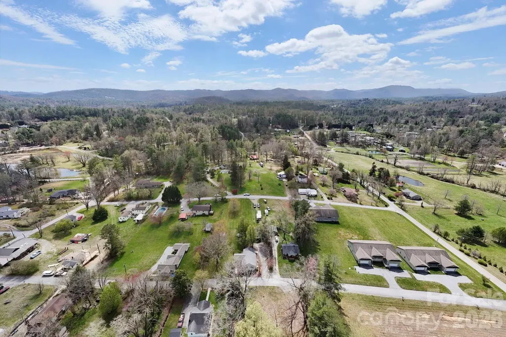 112 Gibbs Street Hendersonville NC 28739