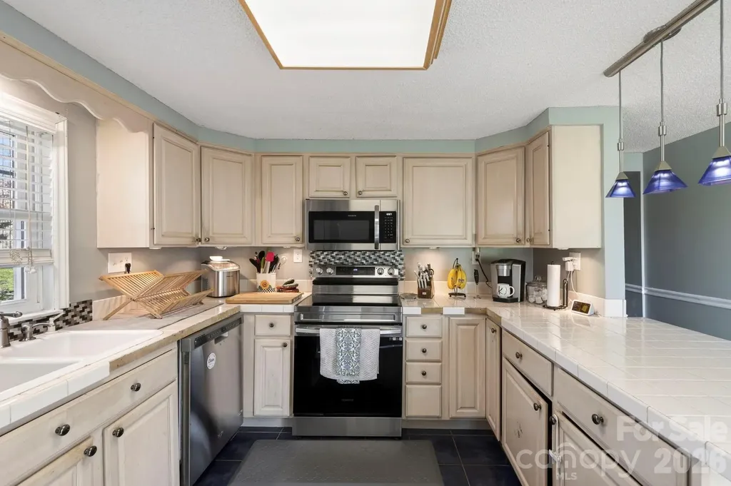 112 Gibbs Street Hendersonville NC 28739