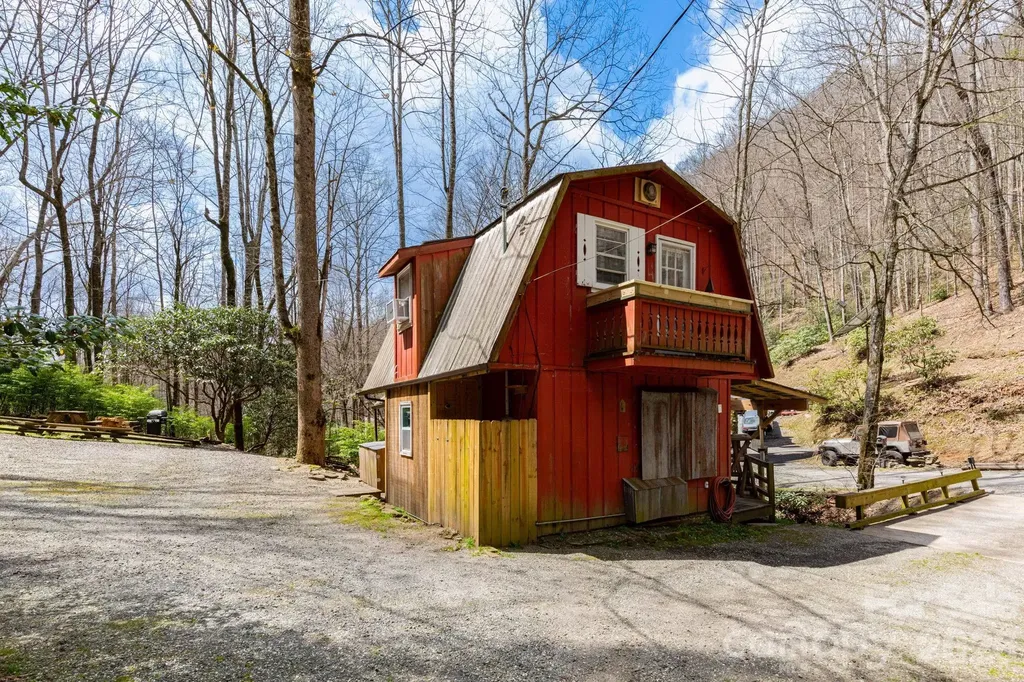 2670 Dicks Creek Road Whittier NC 28789