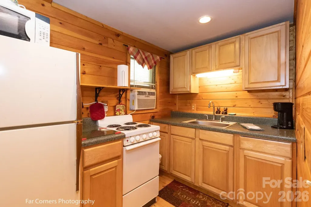 2670 Dicks Creek Road Whittier NC 28789