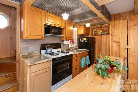 2670 Dicks Creek Road Whittier NC 28789