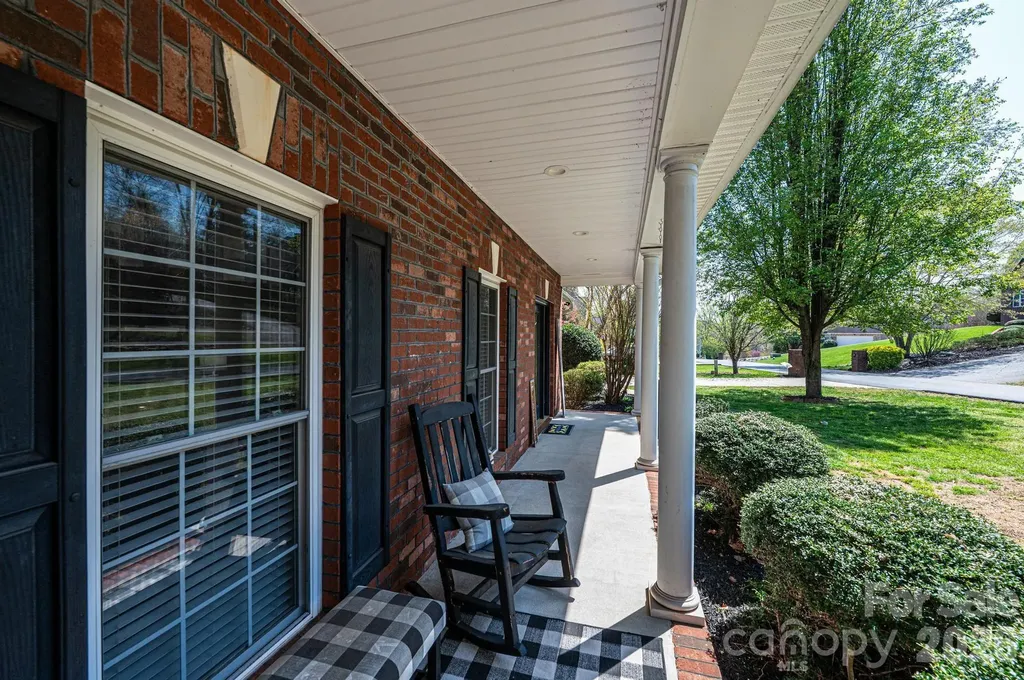 2586 Henry Falls Drive Hickory NC 28602