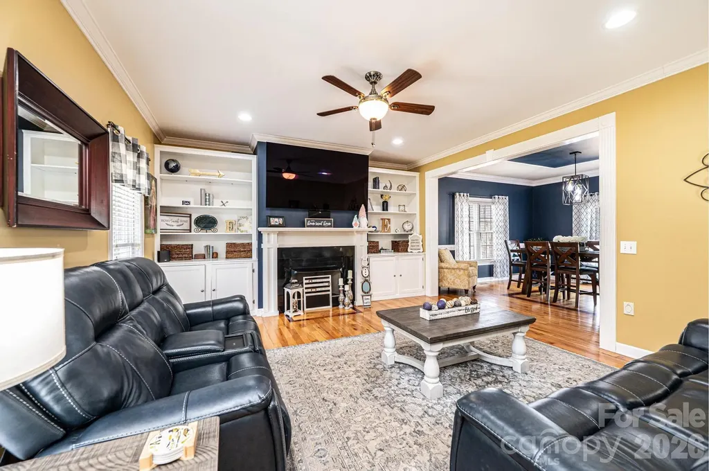 2586 Henry Falls Drive Hickory NC 28602