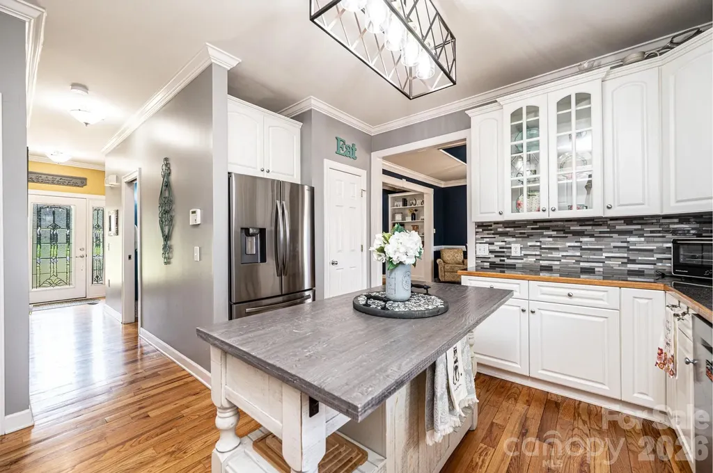 2586 Henry Falls Drive Hickory NC 28602
