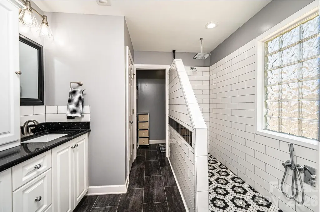 2586 Henry Falls Drive Hickory NC 28602