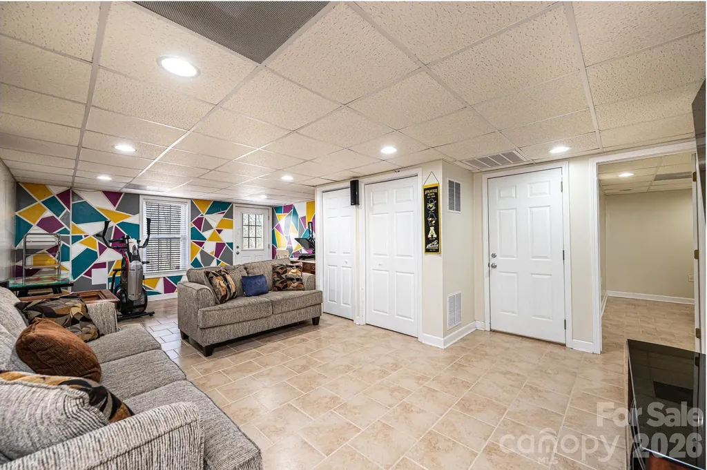 2586 Henry Falls Drive Hickory NC 28602