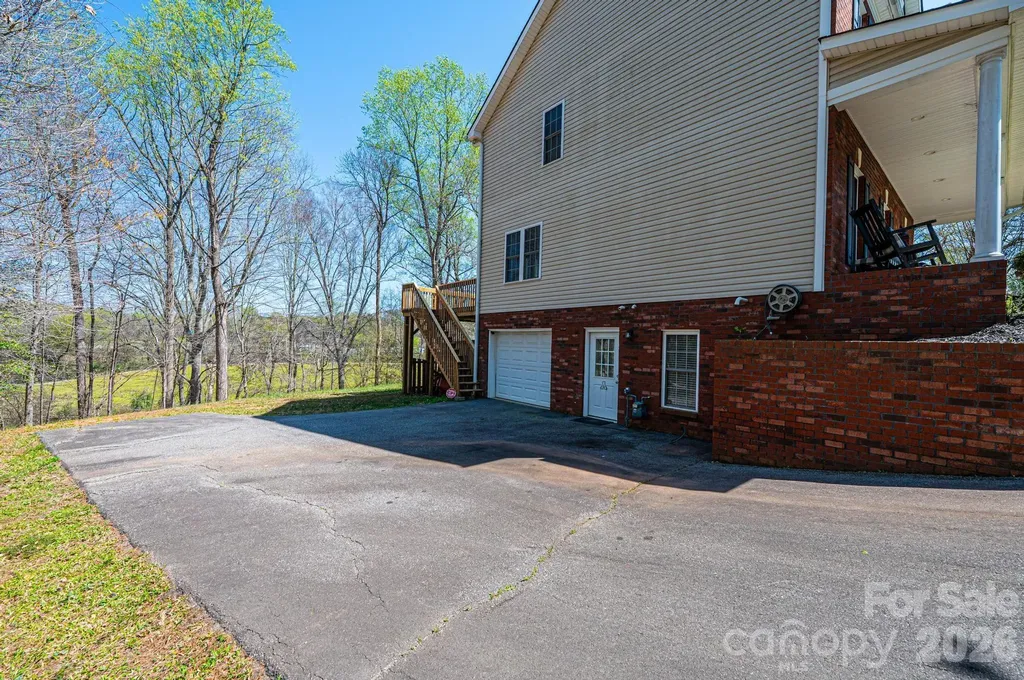 2586 Henry Falls Drive Hickory NC 28602