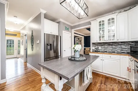 2586 Henry Falls Drive Hickory NC 28602