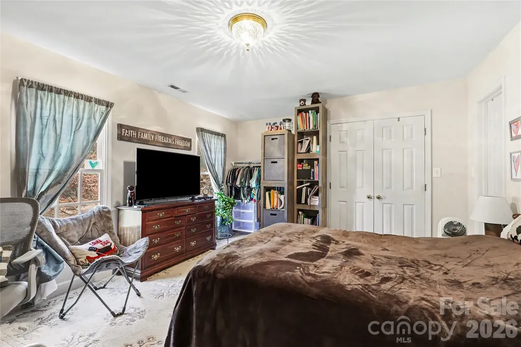 5005 Mayberry Lane Winston Salem NC 27106