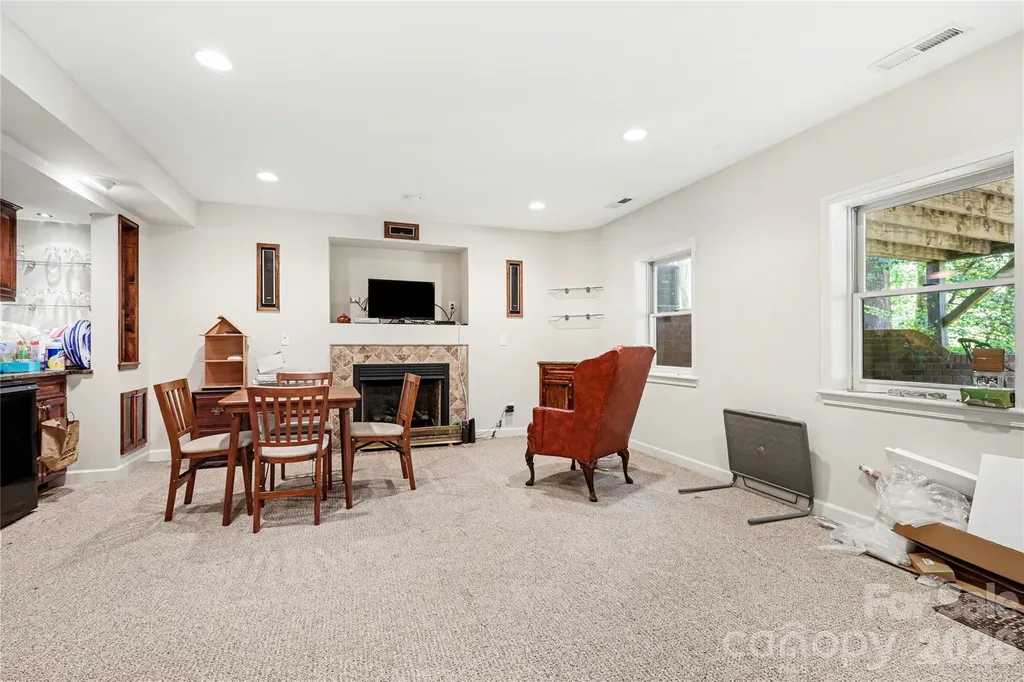 5005 Mayberry Lane Winston Salem NC 27106