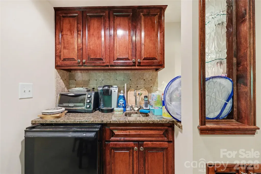 5005 Mayberry Lane Winston Salem NC 27106