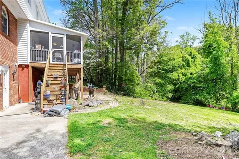 5005 Mayberry Lane Winston Salem NC 27106