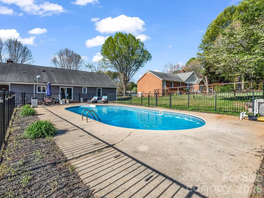 102 Knoll Court Belmont NC 28012