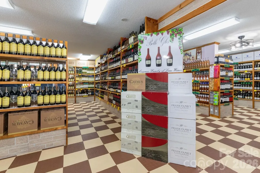130 Us 64 E Cashiers NC 28741