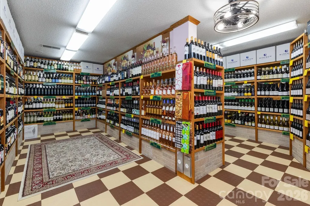 130 Us 64 E Cashiers NC 28741