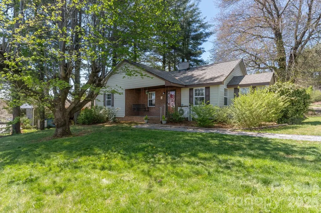 25 Montview Circle Brevard NC 28712