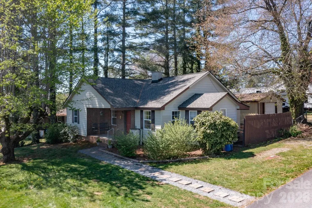 25 Montview Circle Brevard NC 28712