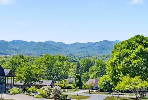 8 Nottingham Drive Candler NC 28715