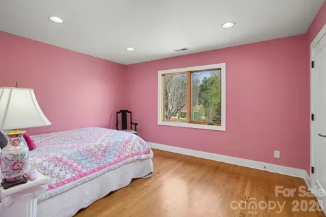 8 Nottingham Drive Candler NC 28715