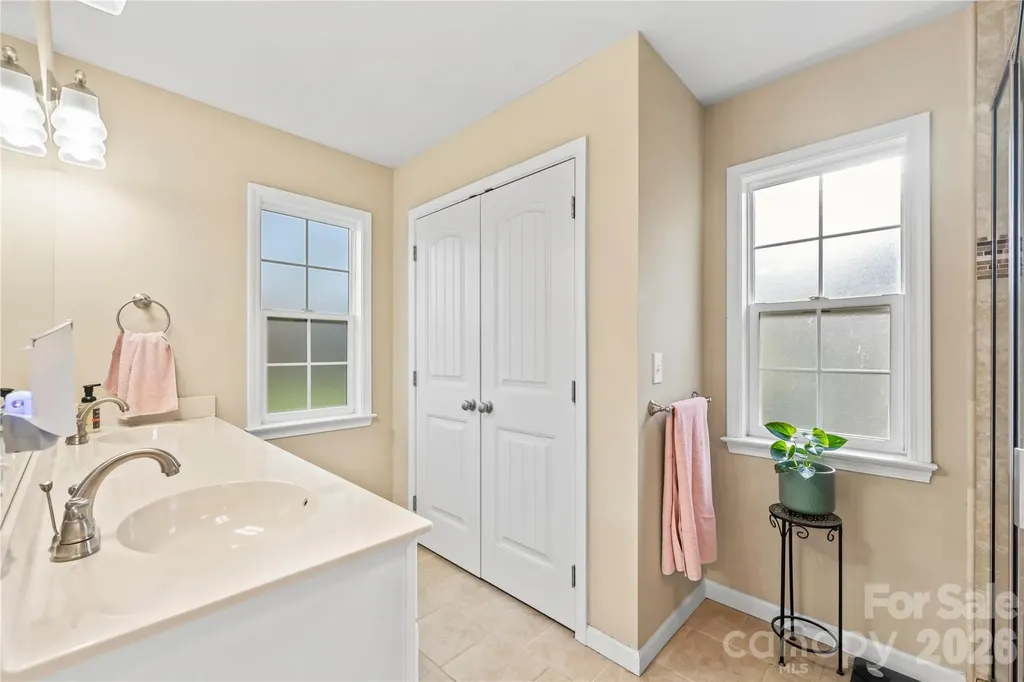27 Pounding Mill Road Hendersonville NC 28792